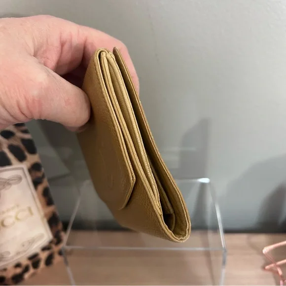 CHANEL Beige Leather Wallet - Picture 7 of 10
